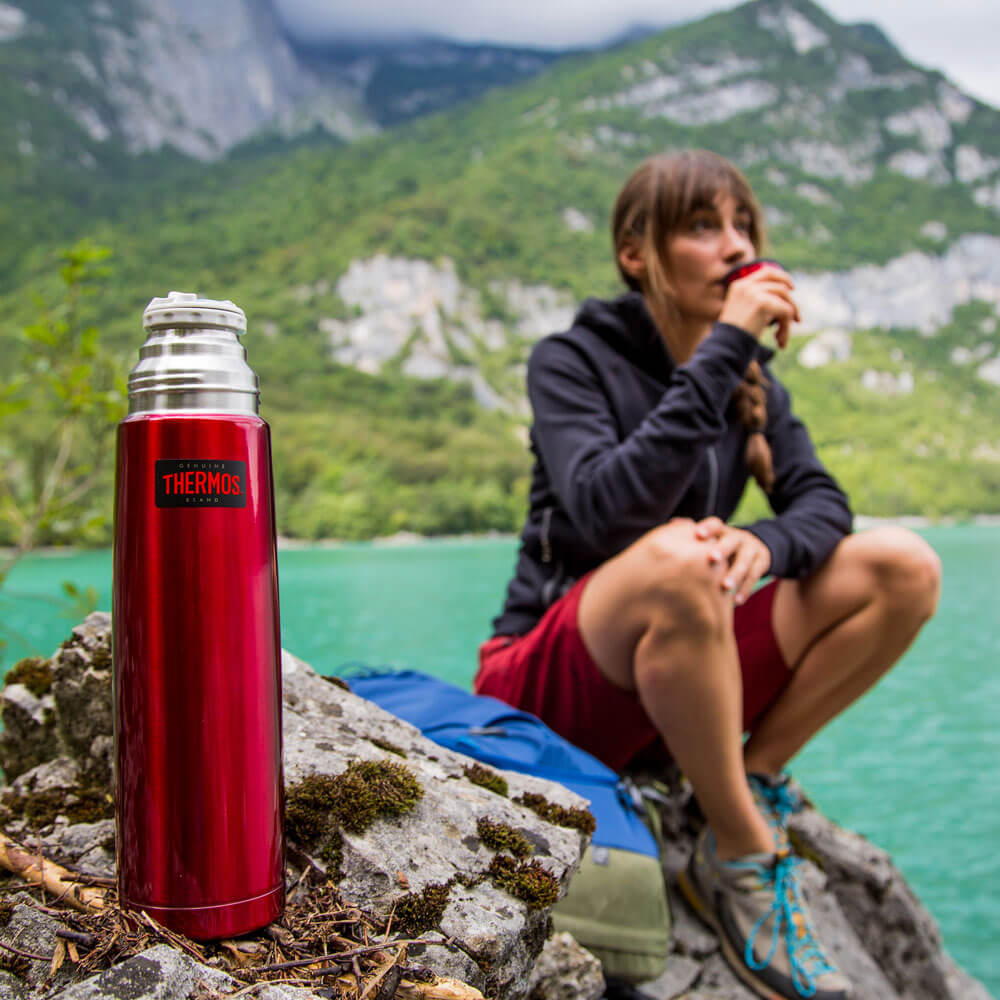 Thermos Light Compact cranberry am Bergsee